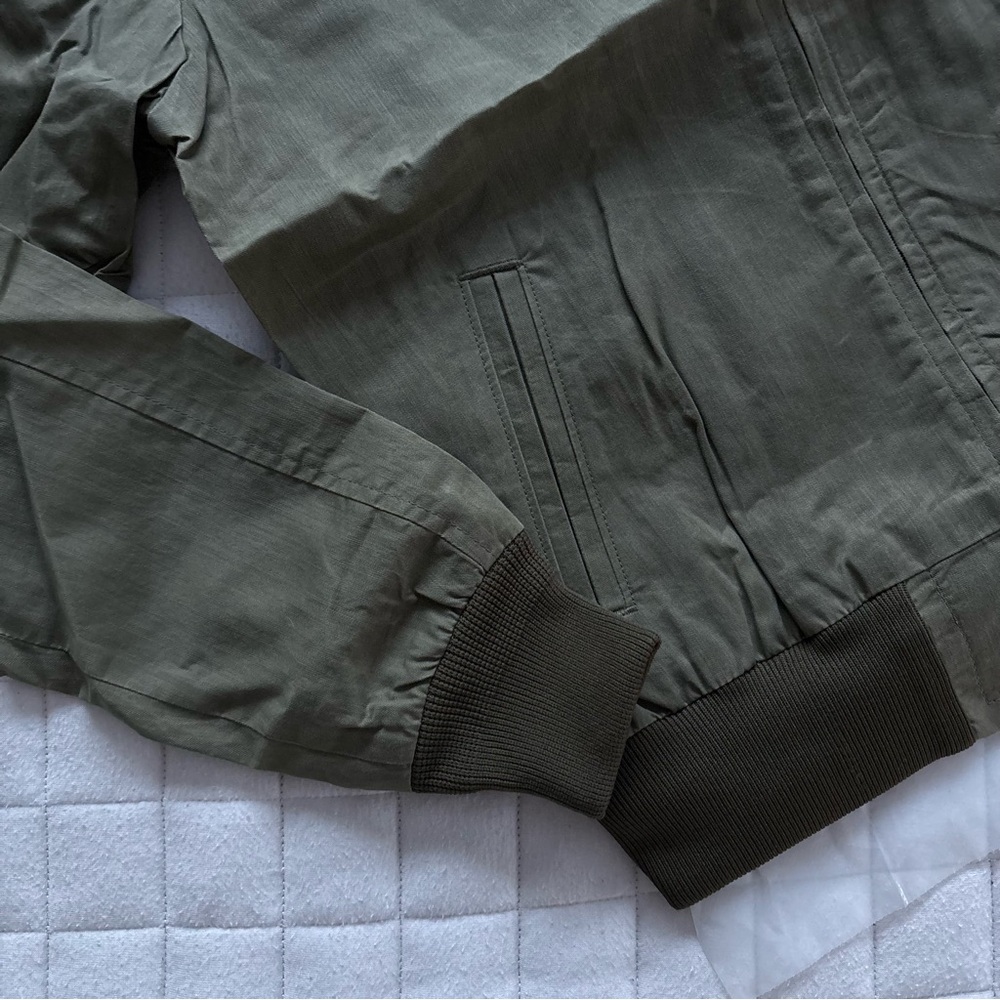 Filson Women’s Lightweight Bomber Jacket - Olive - Picture 6 of 10